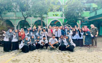 Bule Masuk Madrasah !